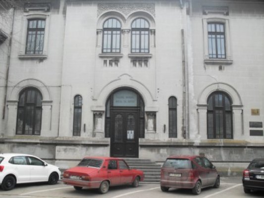 Doi elevi de la 